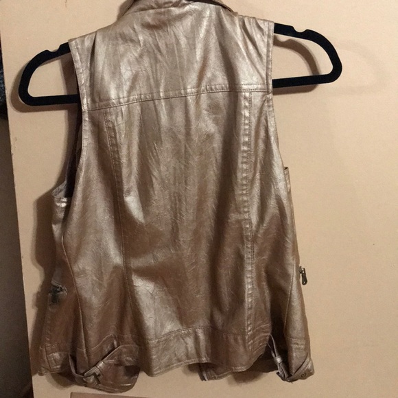 Gold Vest - Picture 3 of 3